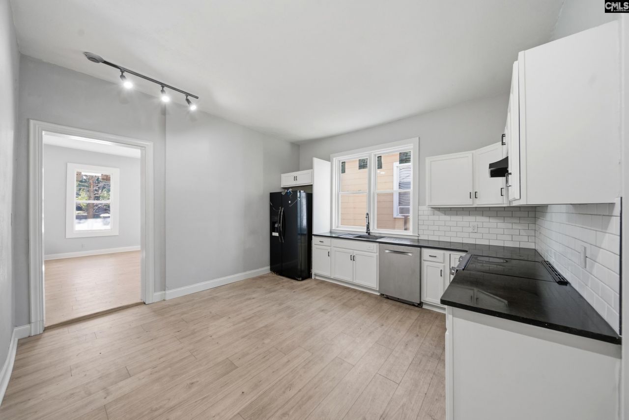 2411 Laurel Street  Photo 9