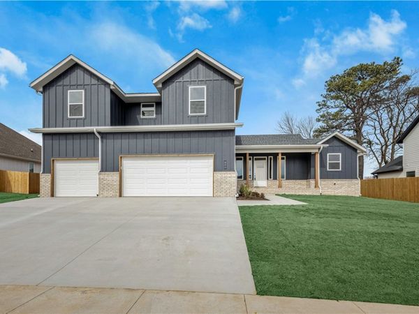 806 Mueller Way, Prairie Grove, AR 72753