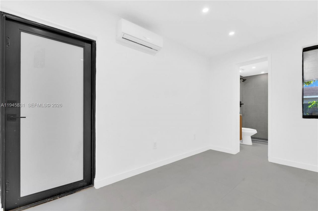 3040 NW 93rd, Unit D, Miami, FL 33147 Photo