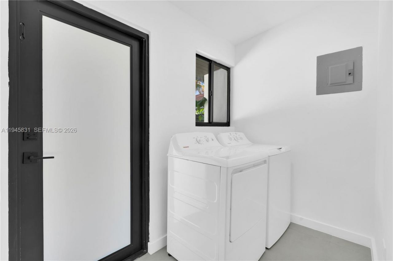 3040 NW 93rd, Unit D, Miami, FL 33147 Photo