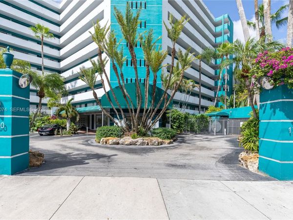 1700 NW N River Dr, Unit 708, Miami, FL 33125