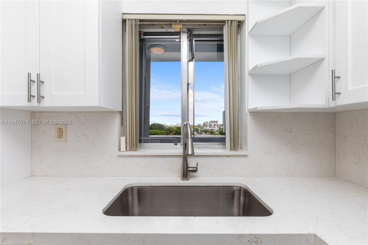 1700 NW N River Dr, Unit 708, Miami, FL 33125 Photo