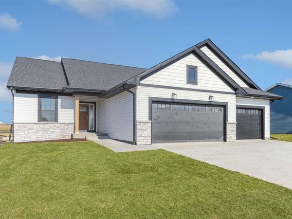 1101 High Ridge Trl, Solon, IA 52333
