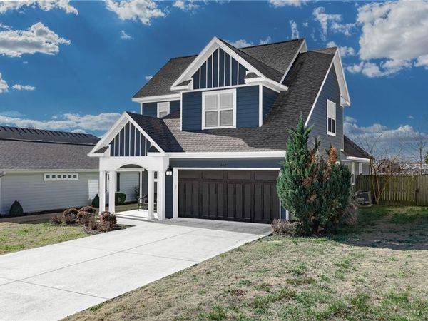 442 SW Glover Street , Bentonville, AR 72712