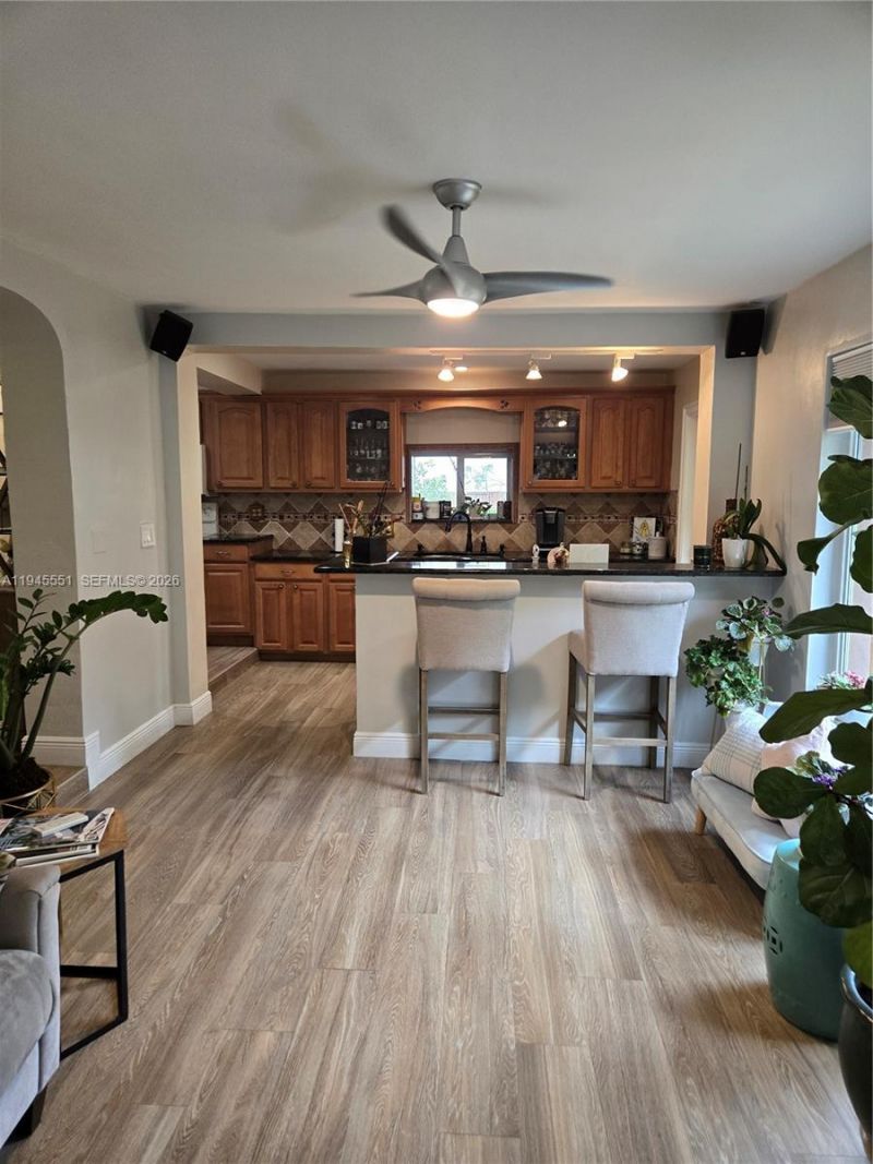 6250 SW 19th St, Miami, FL 33155 Photo