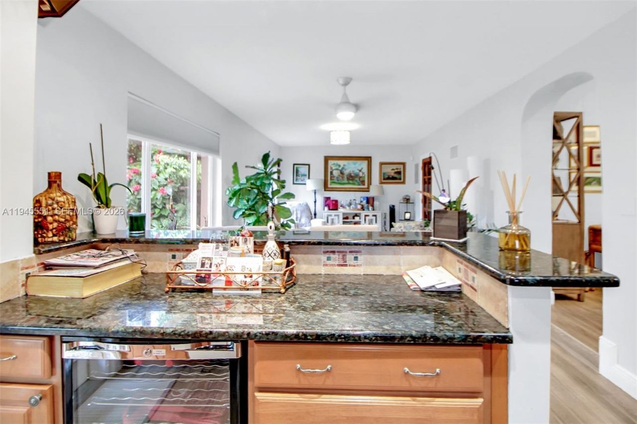 6250 SW 19th St, Miami, FL 33155 Photo