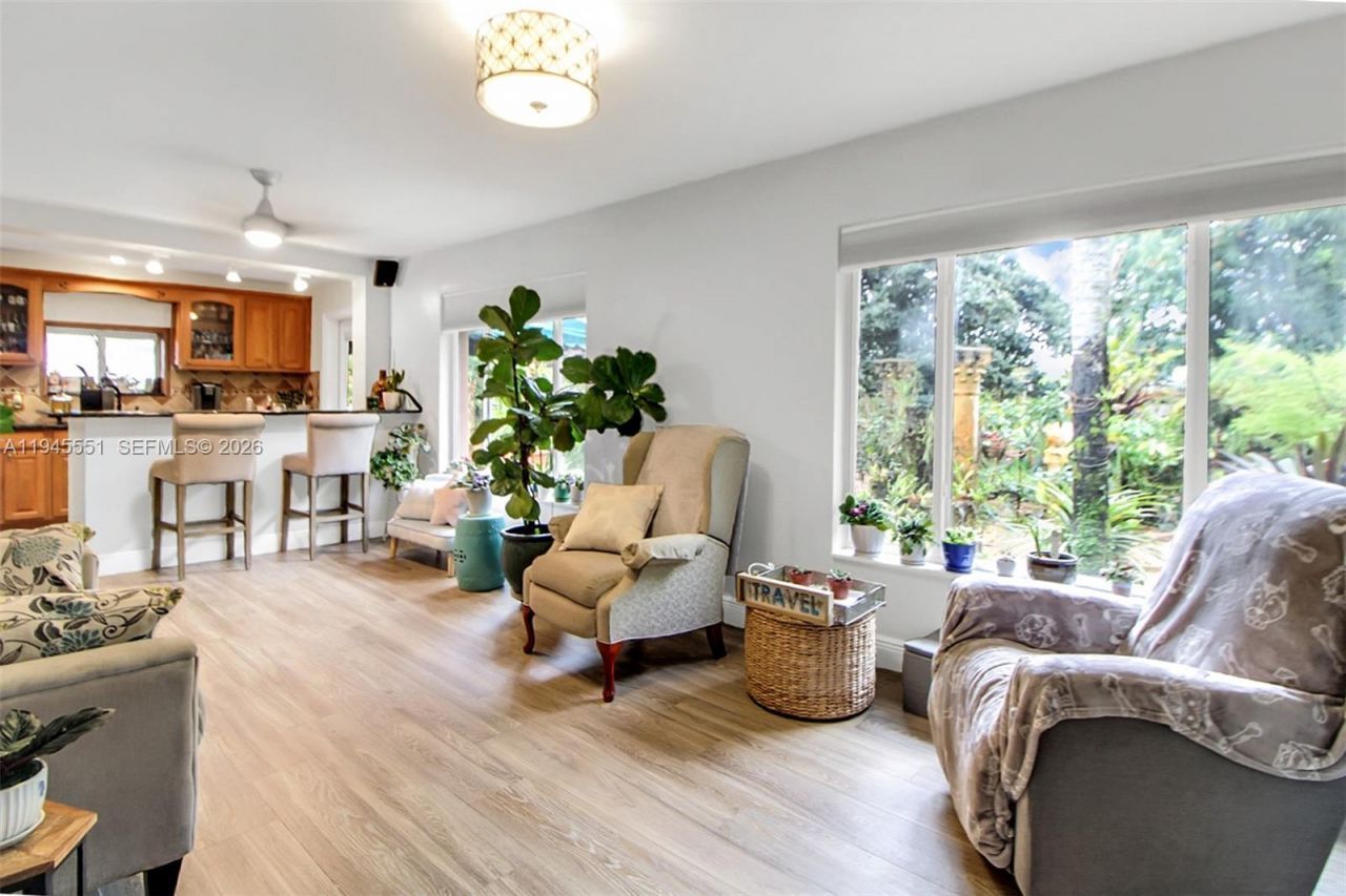 6250 SW 19th St, Miami, FL 33155 Photo