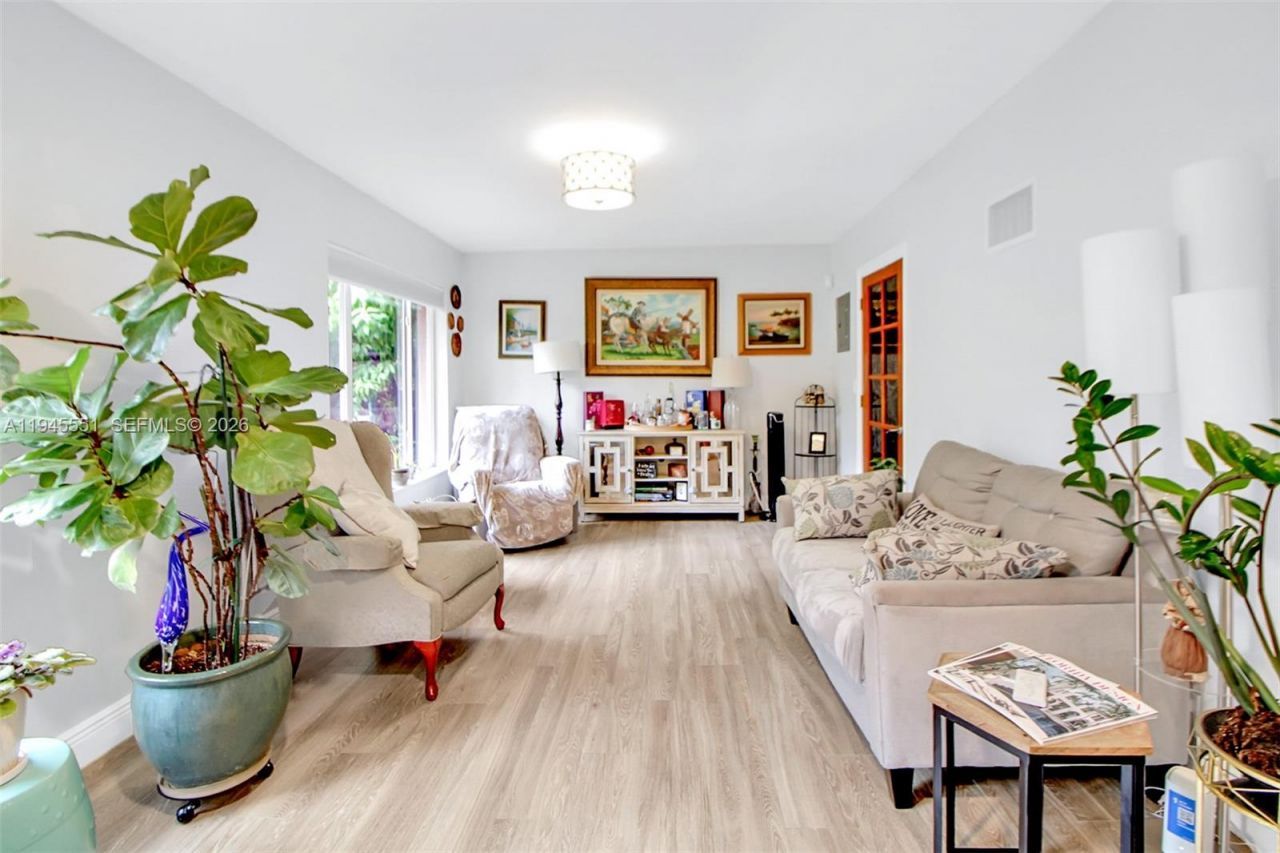 6250 SW 19th St, Miami, FL 33155 Photo