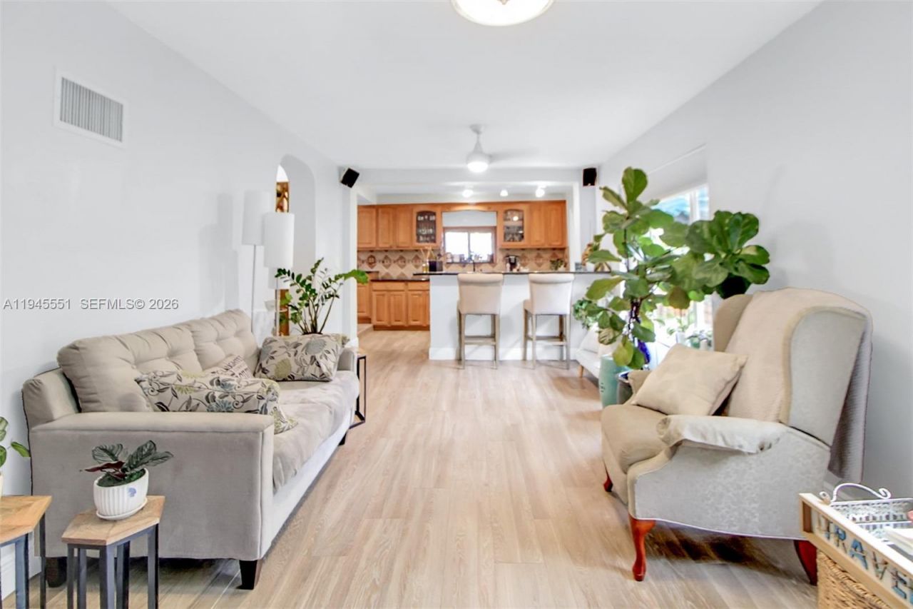 6250 SW 19th St, Miami, FL 33155 Photo