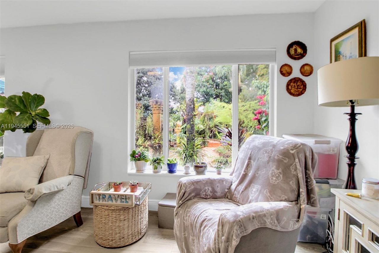 6250 SW 19th St, Miami, FL 33155 Photo