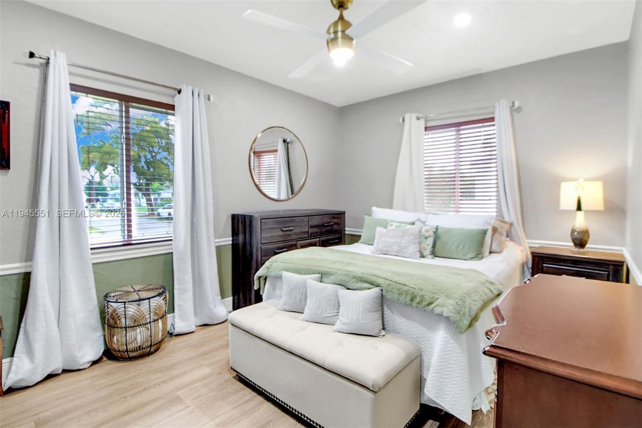 6250 SW 19th St, Miami, FL 33155 Photo