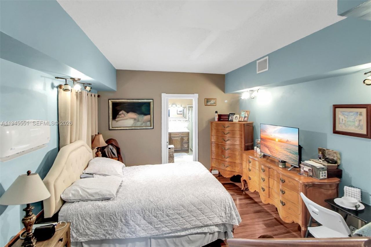 6250 SW 19th St, Miami, FL 33155 Photo