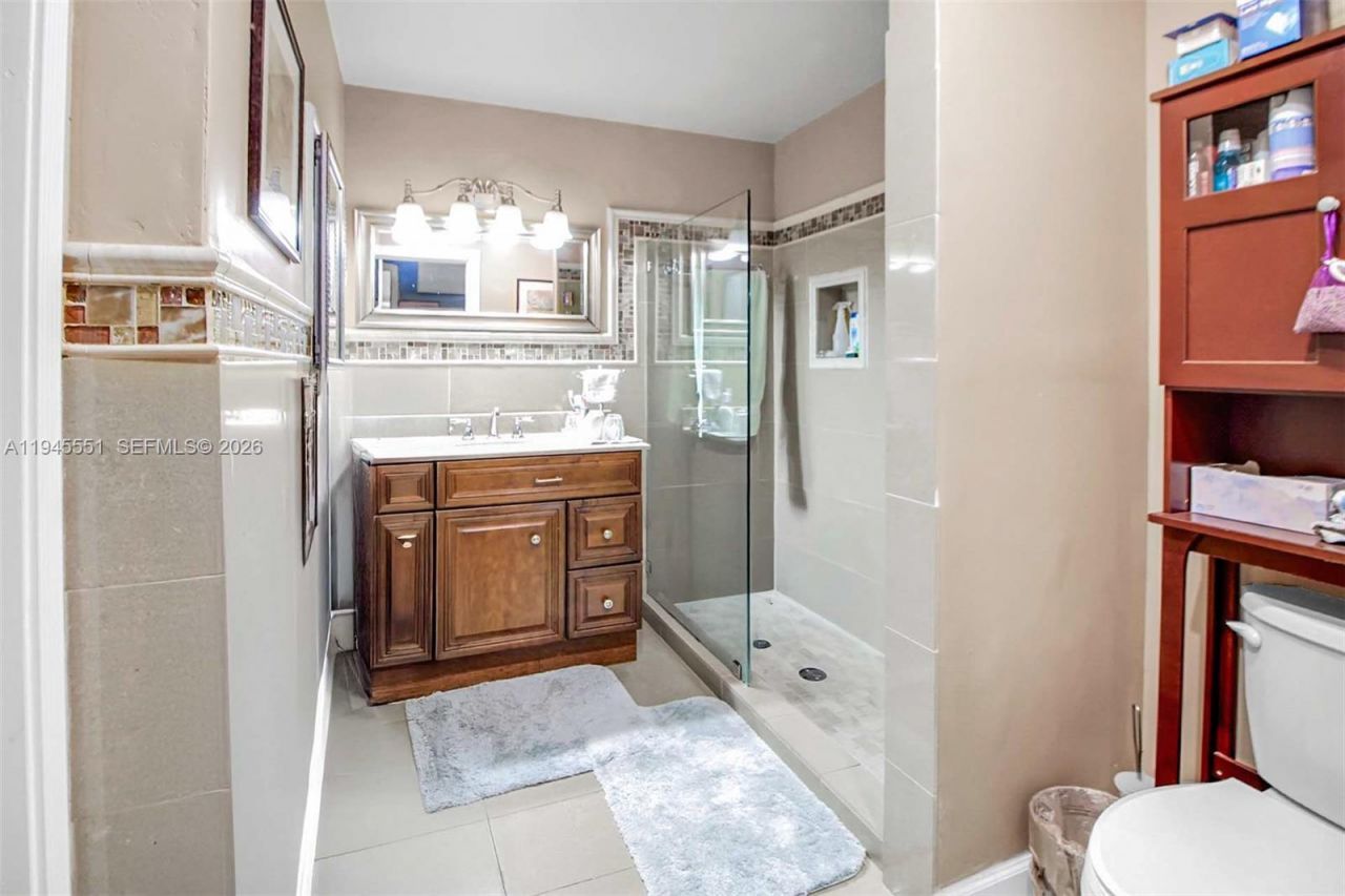 6250 SW 19th St, Miami, FL 33155 Photo