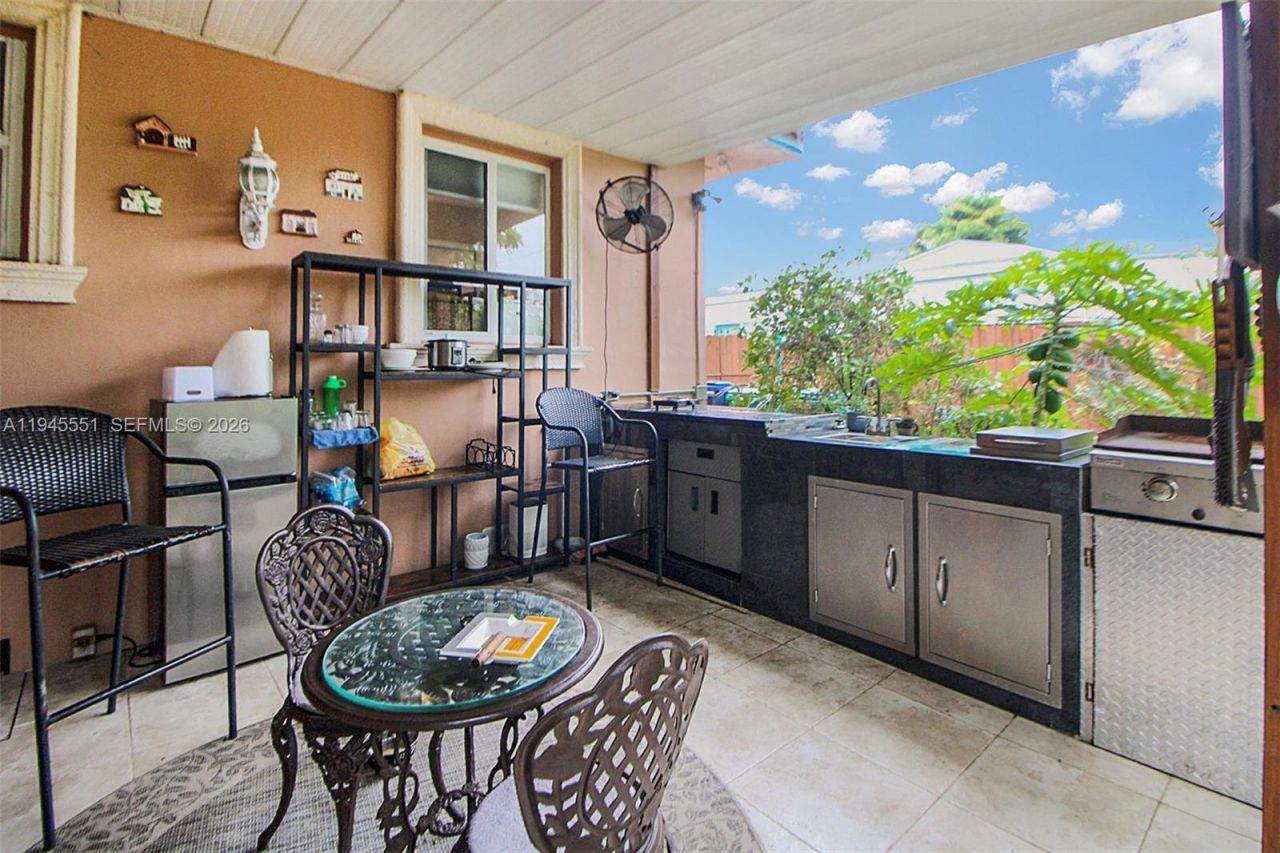 6250 SW 19th St, Miami, FL 33155 Photo