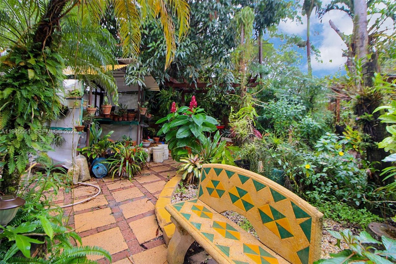 6250 SW 19th St, Miami, FL 33155 Photo