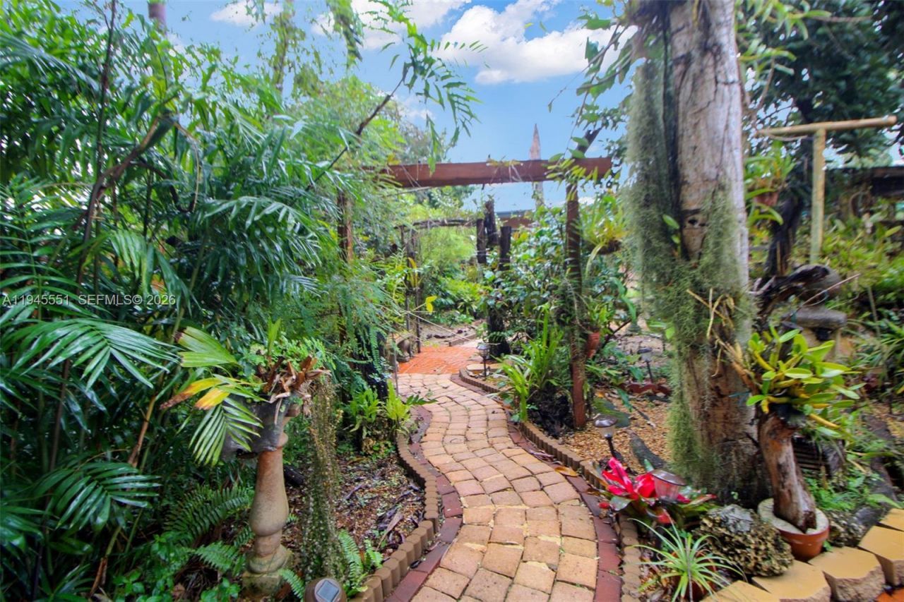 6250 SW 19th St, Miami, FL 33155 Photo