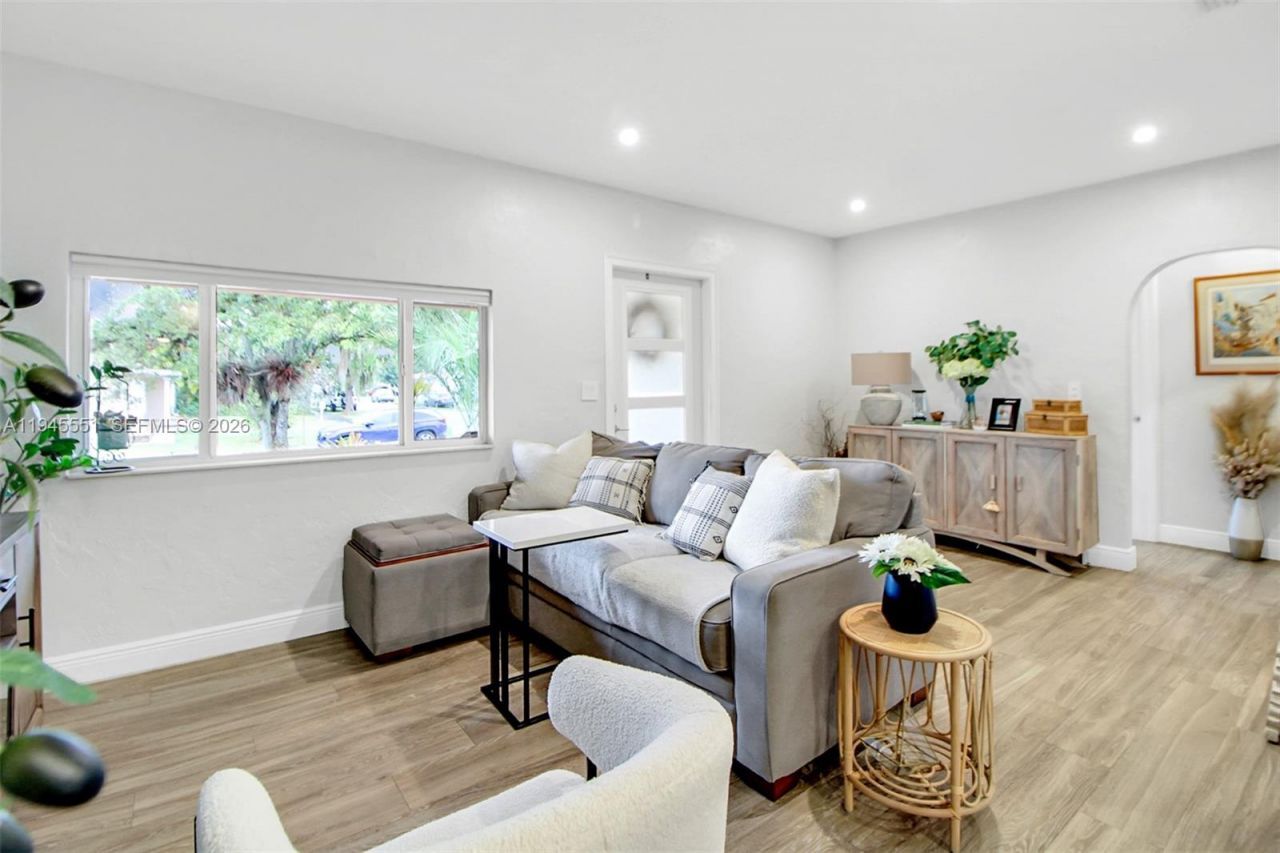 6250 SW 19th St, Miami, FL 33155 Photo