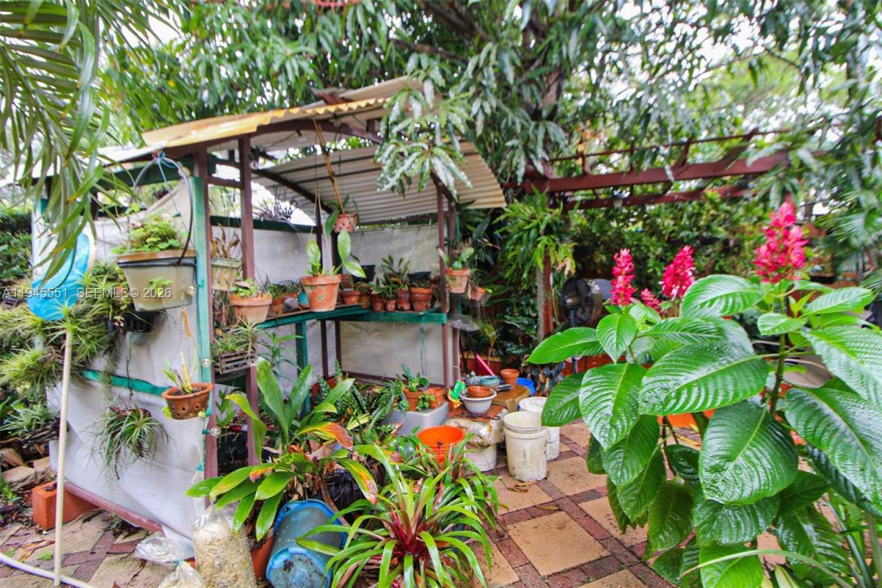 6250 SW 19th St, Miami, FL 33155 Photo