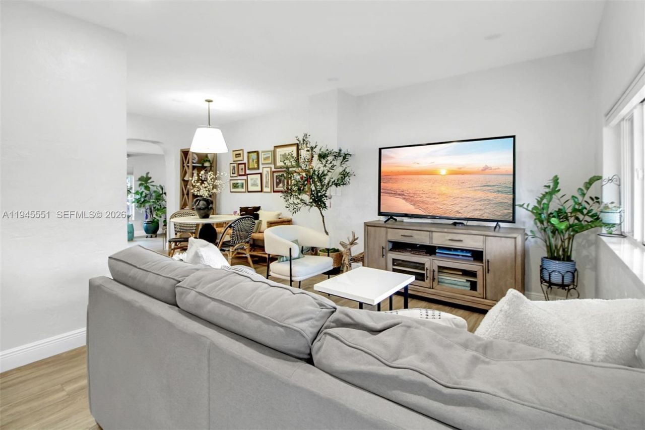 6250 SW 19th St, Miami, FL 33155 Photo