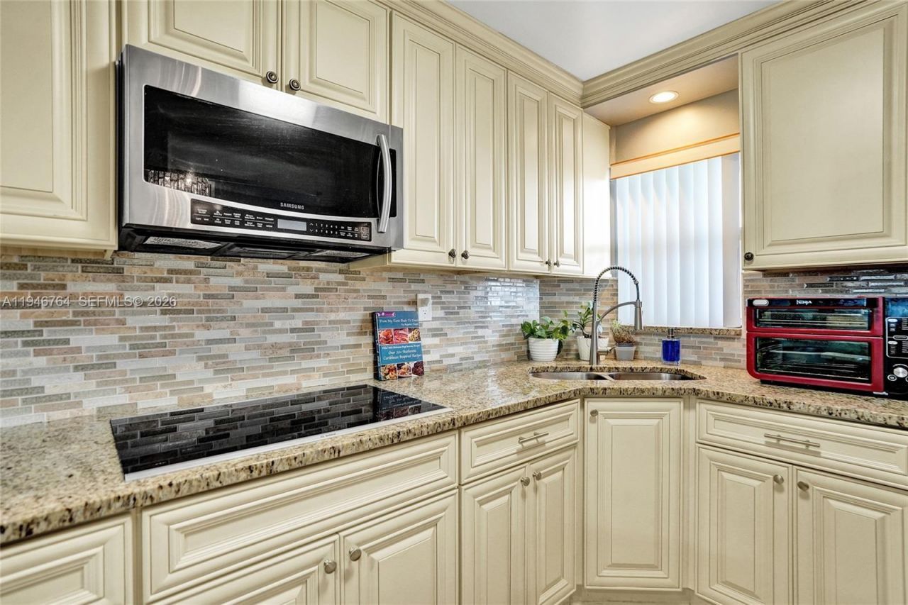 8900 Washington Blvd , Unit PH5, Pembroke Pines, FL 33025 Photo