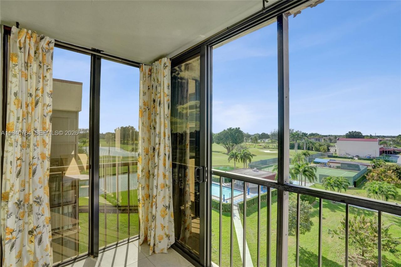 8900 Washington Blvd , Unit PH5, Pembroke Pines, FL 33025 Photo