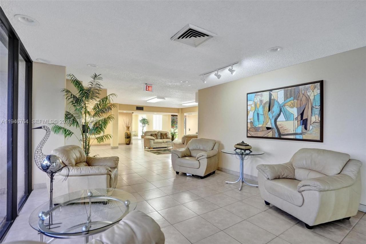 8900 Washington Blvd , Unit PH5, Pembroke Pines, FL 33025 Photo
