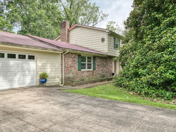 1025 N Maple Ave, Cookeville, TN 38501