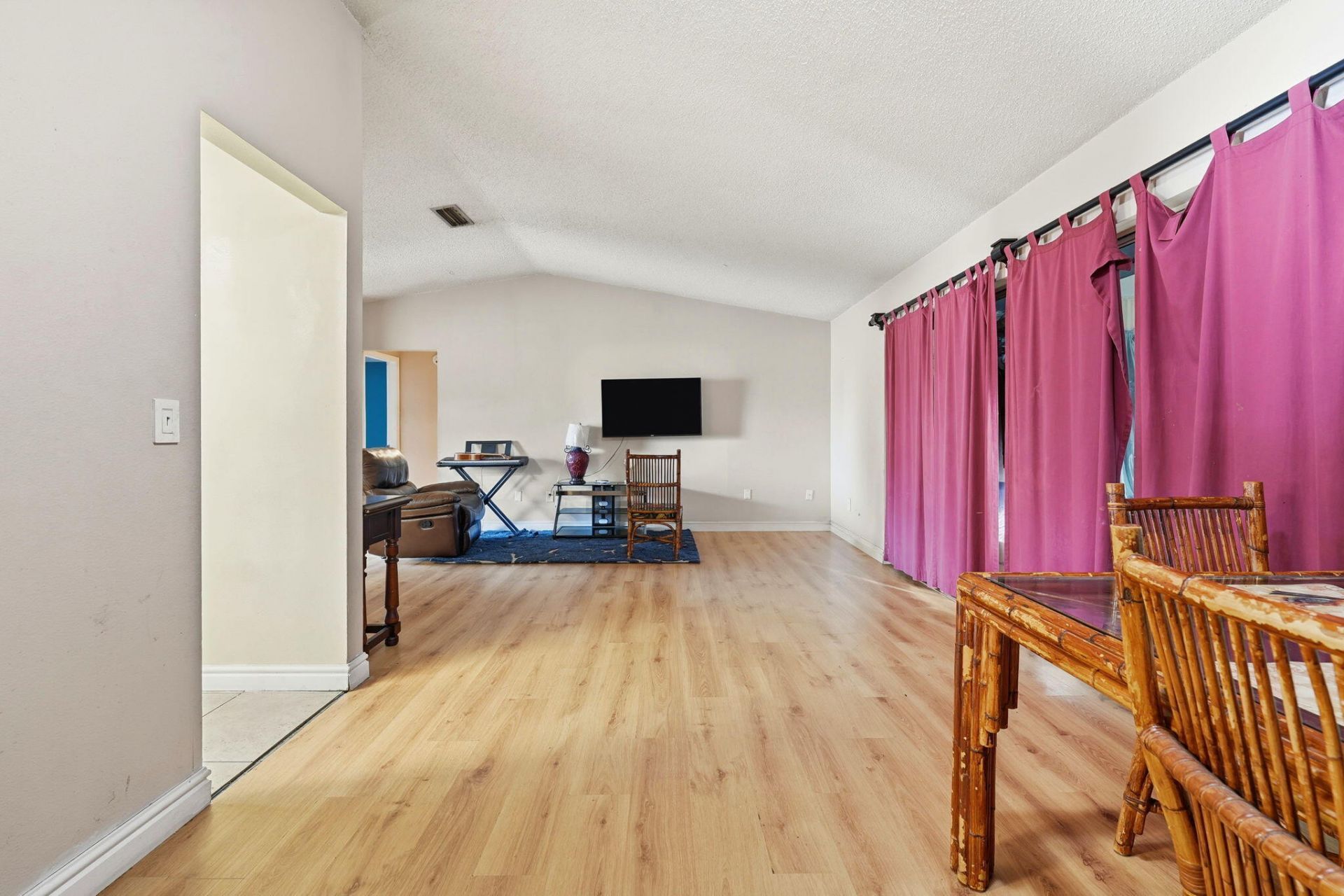 7605 N Sanibel Circle, Tampa, FL 33637 Photo