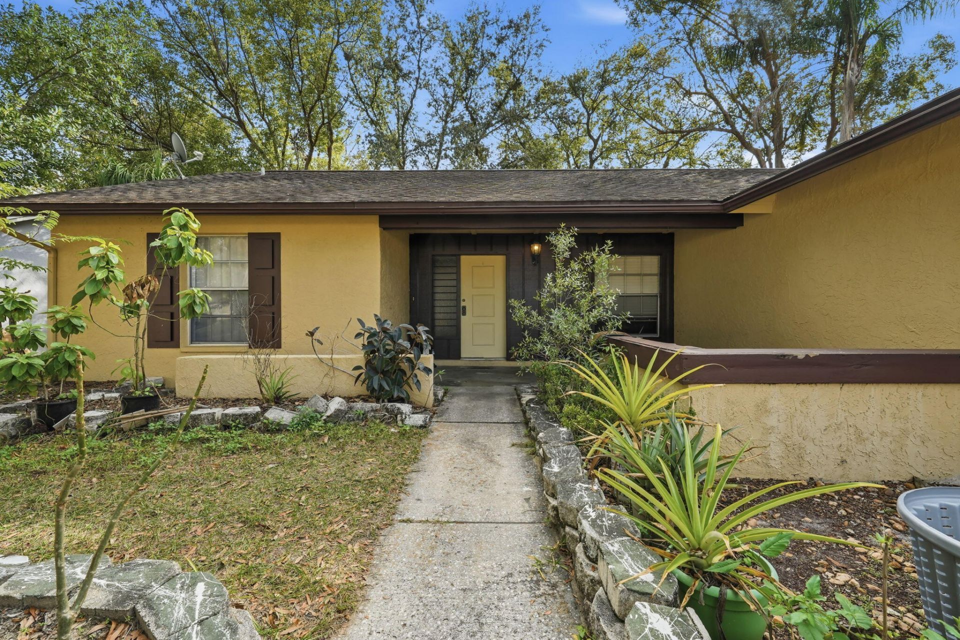 7605 N Sanibel Circle, Tampa, FL 33637 Photo