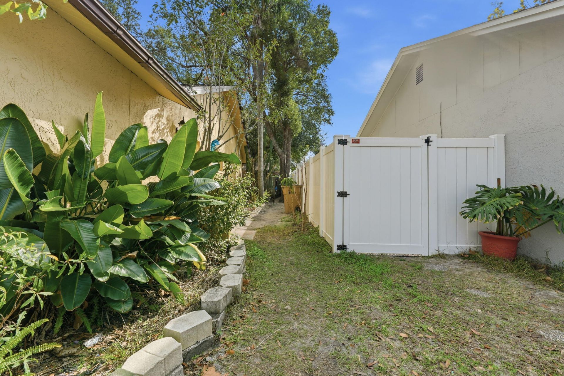 7605 N Sanibel Circle, Tampa, FL 33637 Photo