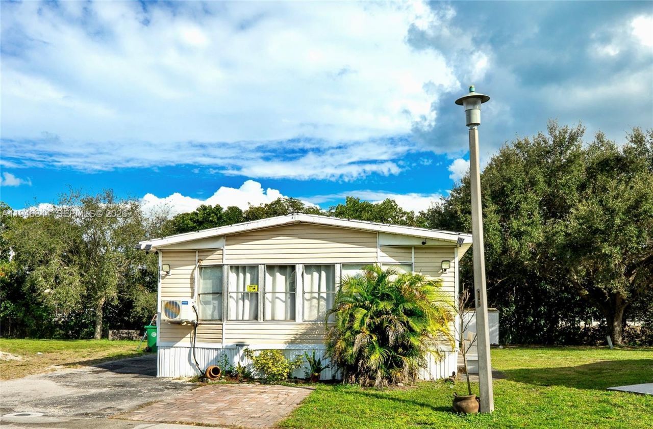 12405 SW 5th St , Fort Lauderdale, FL 33325 Photo