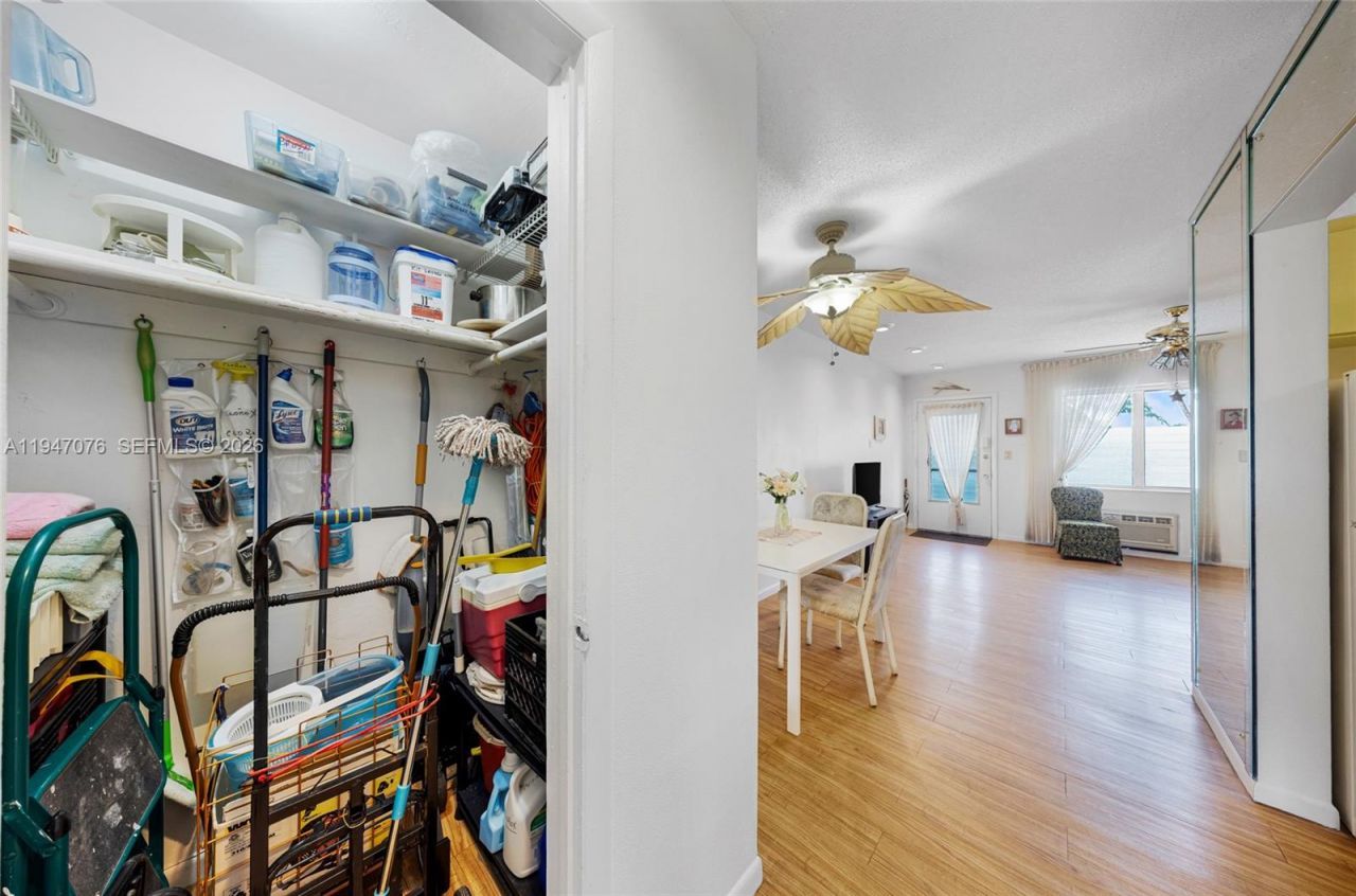 15600 NE 6th Ave, Unit 28D, Miami, FL 33162 Photo