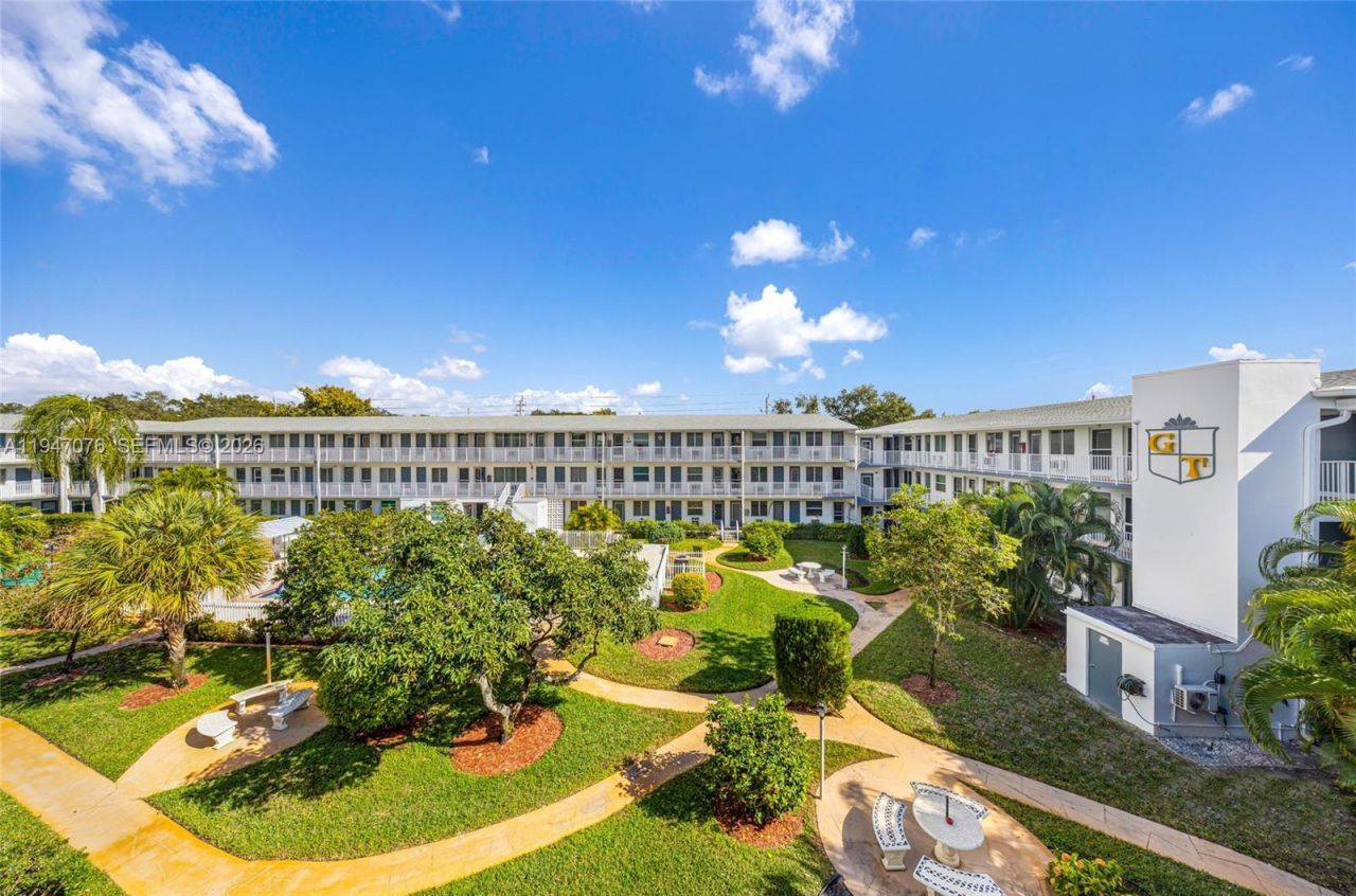 15600 NE 6th Ave, Unit 28D, Miami, FL 33162 Photo