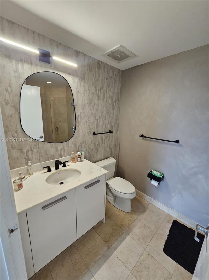 1060 Brickell Ave , Unit 1917, Miami, FL 33131 Photo