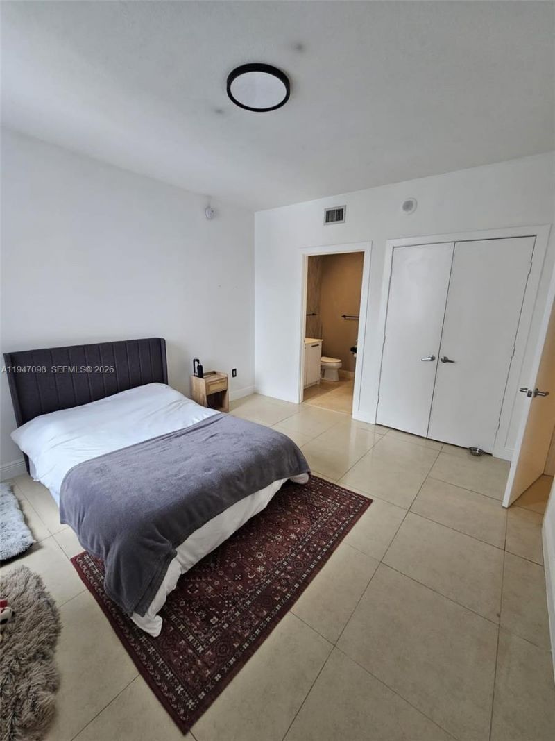 1060 Brickell Ave , Unit 1917, Miami, FL 33131 Photo