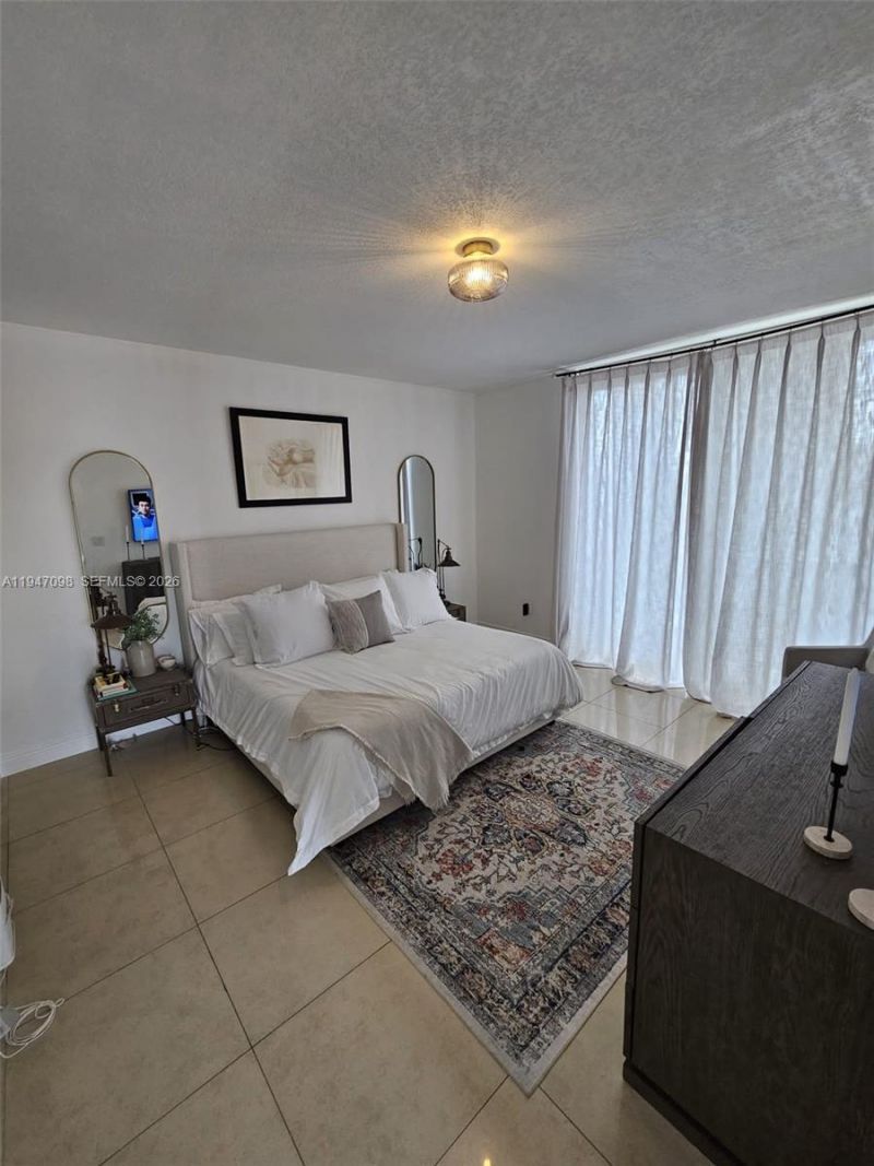 1060 Brickell Ave , Unit 1917, Miami, FL 33131 Photo