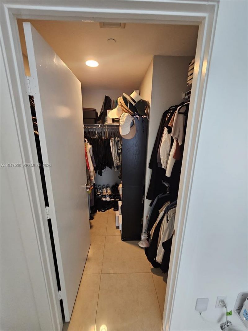 1060 Brickell Ave , Unit 1917, Miami, FL 33131 Photo