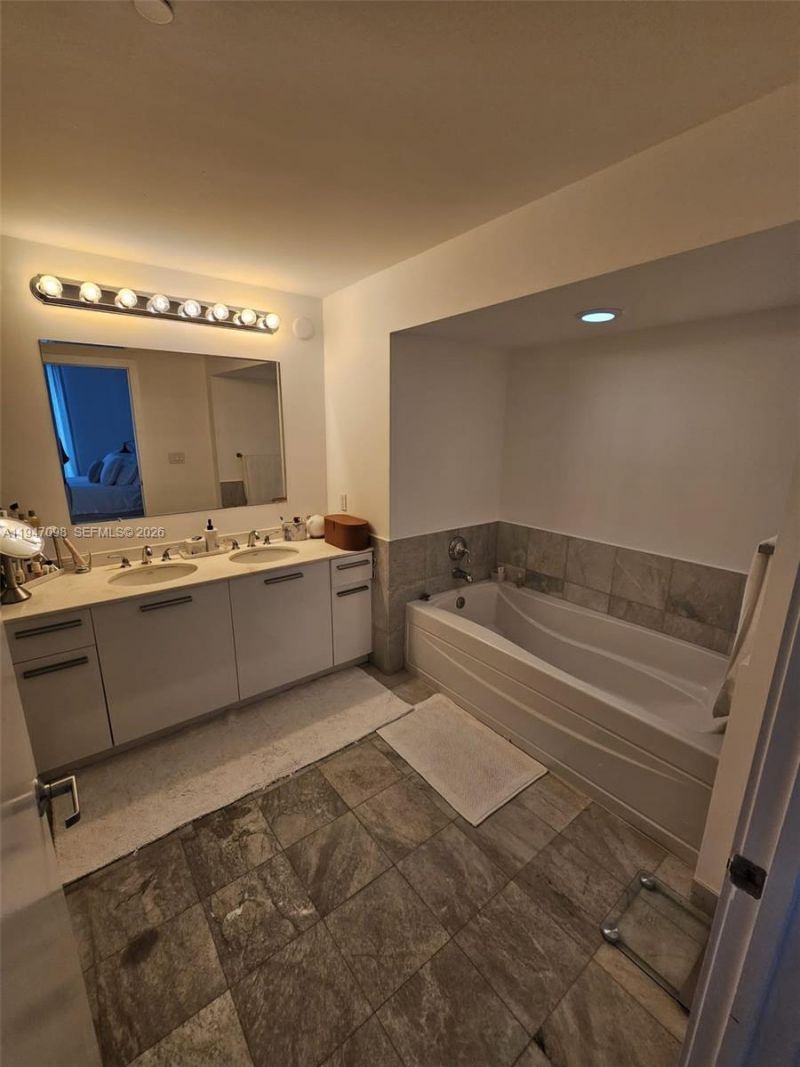 1060 Brickell Ave , Unit 1917, Miami, FL 33131 Photo