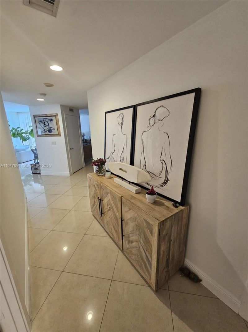 1060 Brickell Ave , Unit 1917, Miami, FL 33131 Photo