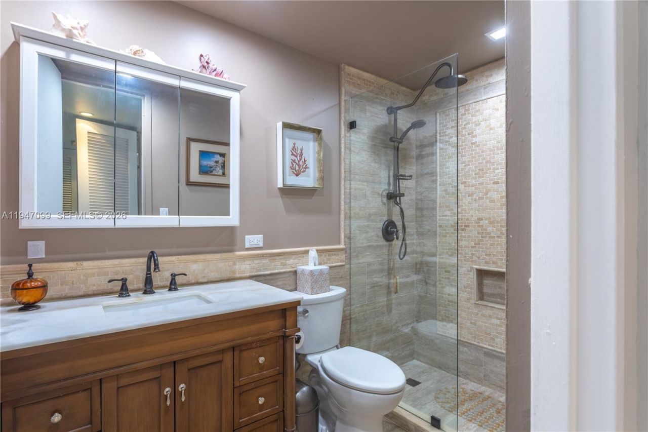 5055 Collins Ave, Unit 5C, Miami Beach, FL 33140 Photo