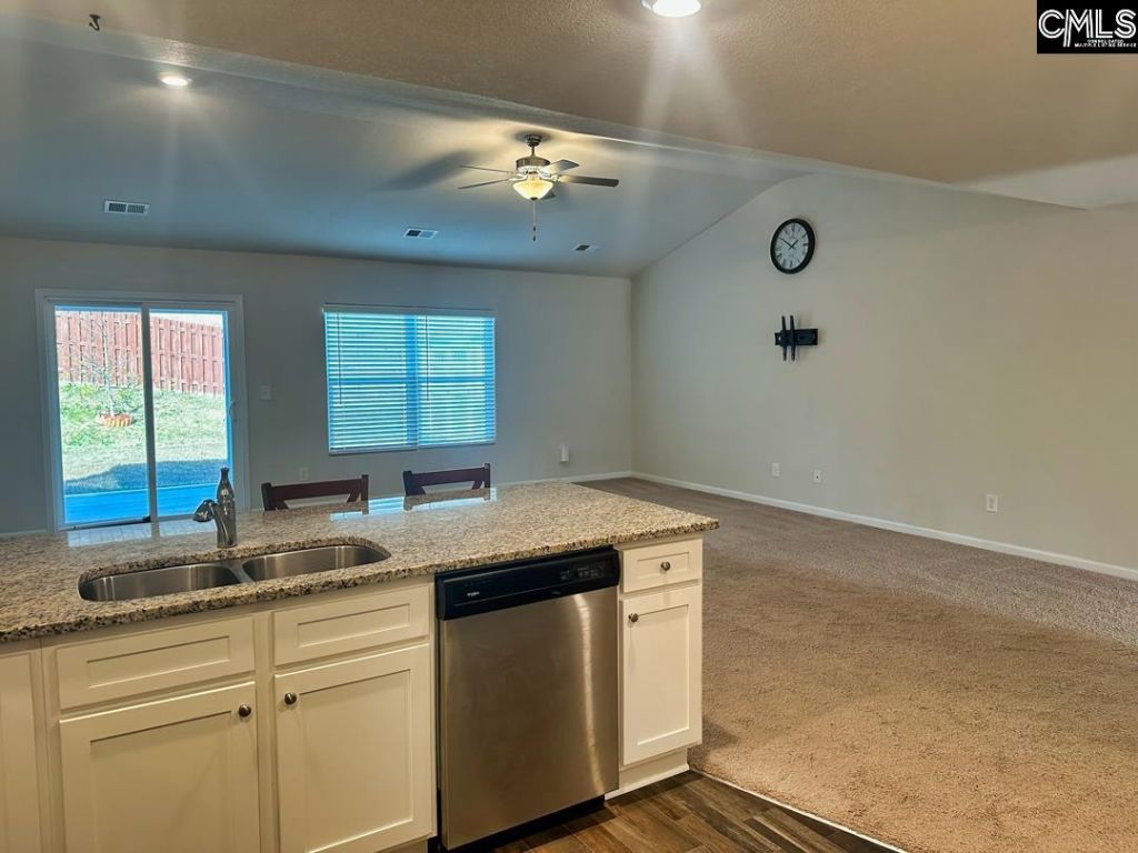 137 Sundew Road  Photo 4