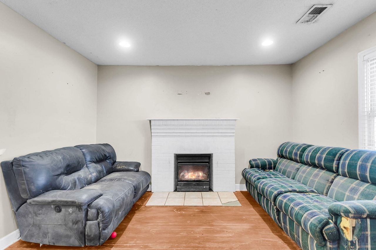 3934 Brynes Drive Photo 6