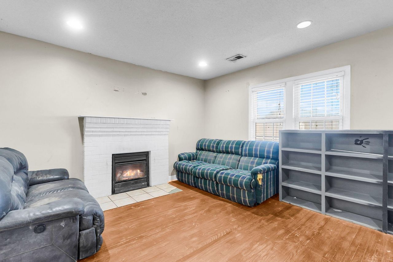 3934 Brynes Drive Photo 7