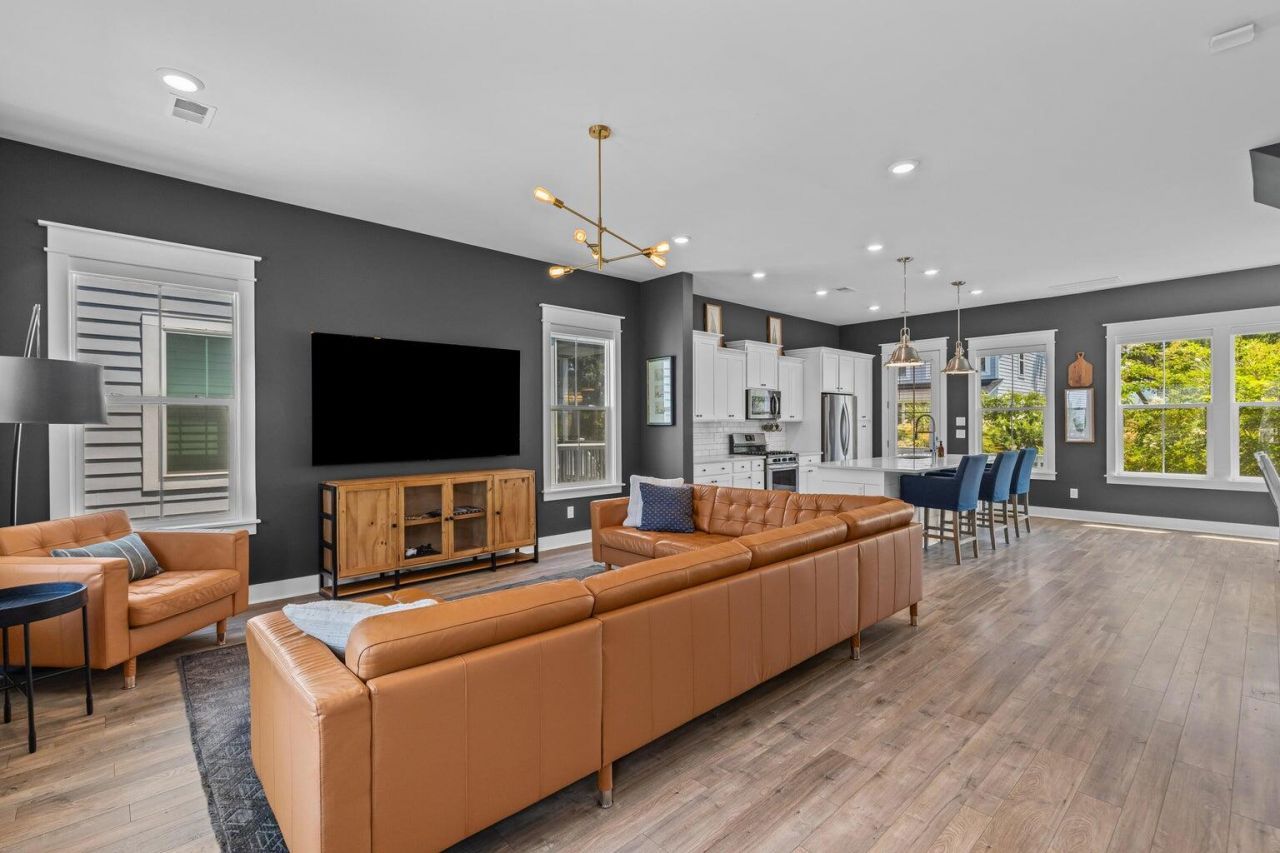 775 Forrest Drive Photo 5