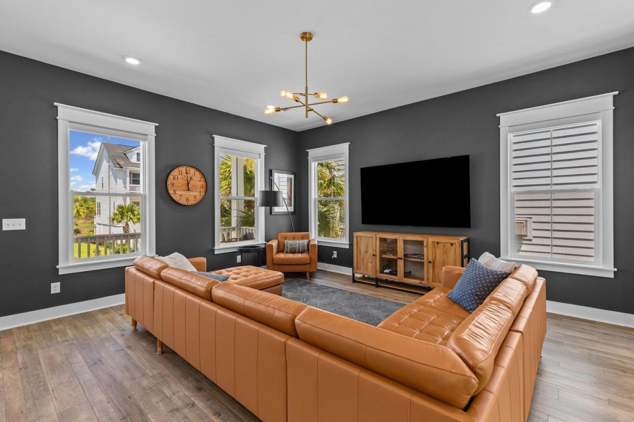 775 Forrest Drive Photo 6