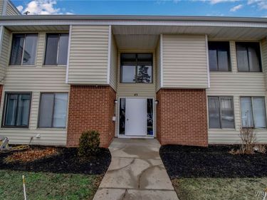 45 Bee Hunter Court, Unit D, East Amherst, NY 14051