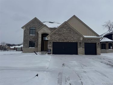 50386 Mistwood Drive, Macomb Twp, MI 48042