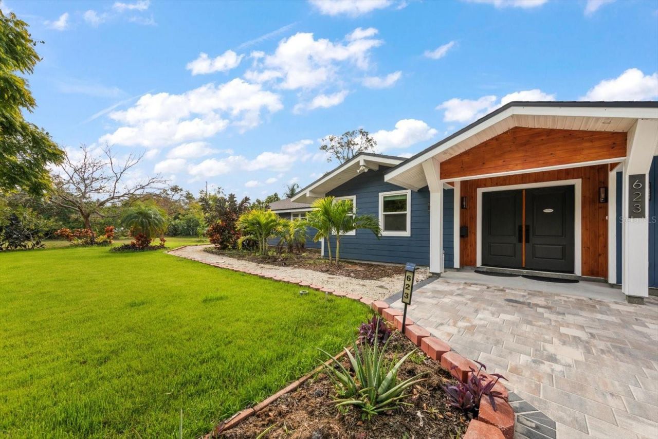 623 Pineland Avenue, Belleair, FL 33756 Main Photo