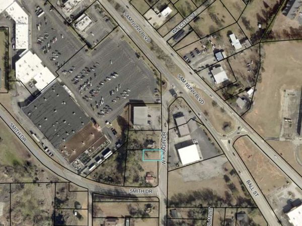 1343 W F Ragin Drive, Perry, GA 31069