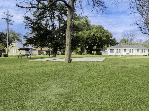 Avenue, Abbeville, LA 70510